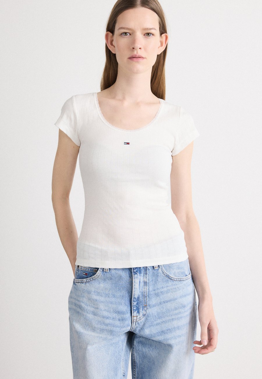 Футболка Tommy Jeans SLIM, Ecru/Off-White, Белый, Футболка Tommy Jeans SLIM, Ecru/Off-White
Футболка Tommy Jeans SLIM, Ecru/Off-White, Белый, Футболка Tommy Jeans SLIM, Ecru/Off-White