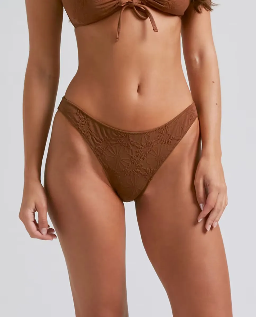 Плавки бикини карамельного цвета из структурированной ткани и подкладки Robin Collection, коричневый
Плавки бикини карамельного цвета из структурированной ткани и подкладки Robin Collection, коричневый