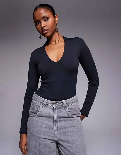 Черное боди из полиамида с длинными рукавами и глубоким вырезом River Island
Черное боди из полиамида с длинными рукавами и глубоким вырезом River Island