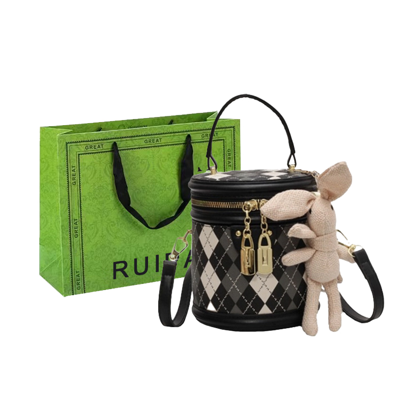 RUIPAI Женская кожаная сумка через плечо, Black+Charm
RUIPAI Женская кожаная сумка через плечо, Black+Charm