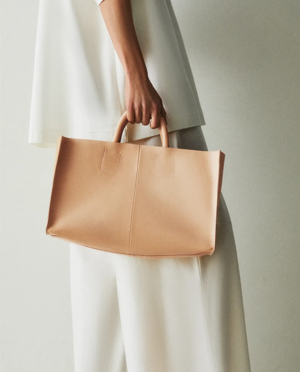 Кожаная мини-сумка-тоут Zara Home, цвет Natural
Кожаная мини-сумка-тоут Zara Home, цвет Natural