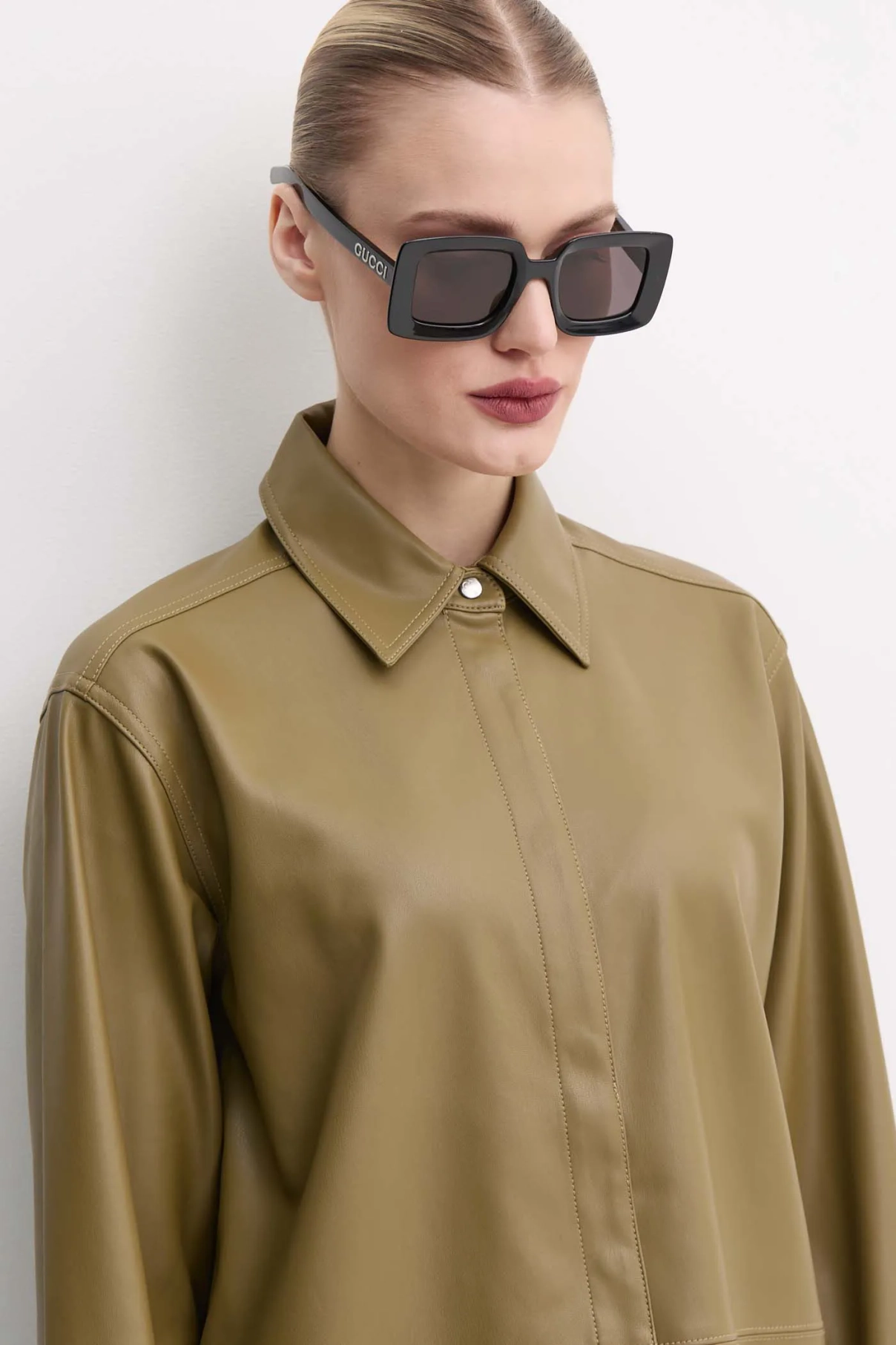 Солнцезащитные очки Gucci, черный
Солнцезащитные очки Gucci, черный