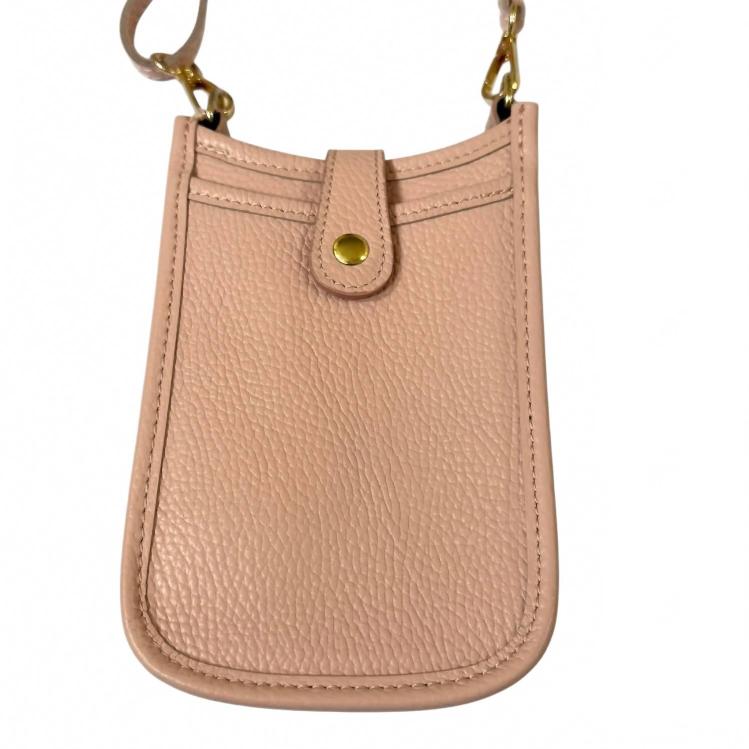 Женская маленькая кожаная сумка-кроссбоди в нежно-розовом цвете Made in Italy
Женская маленькая кожаная сумка-кроссбоди в нежно-розовом цвете Made in Italy