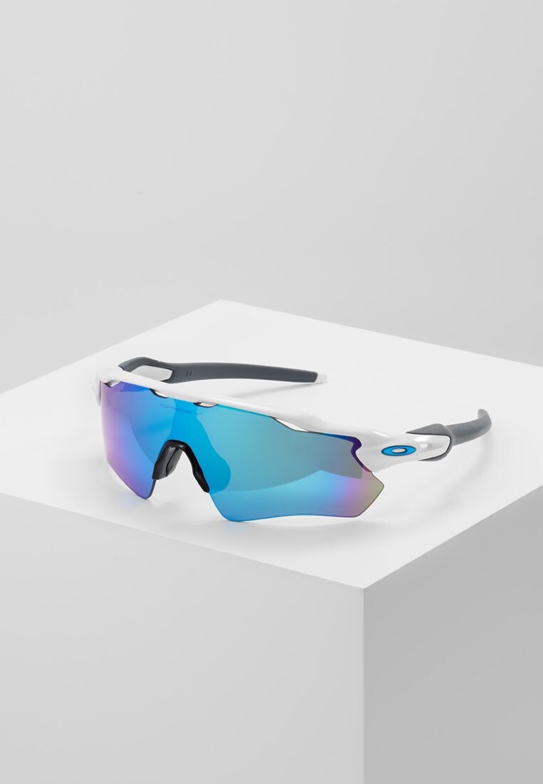 Солнцезащитные очки Oakley
Солнцезащитные очки Oakley