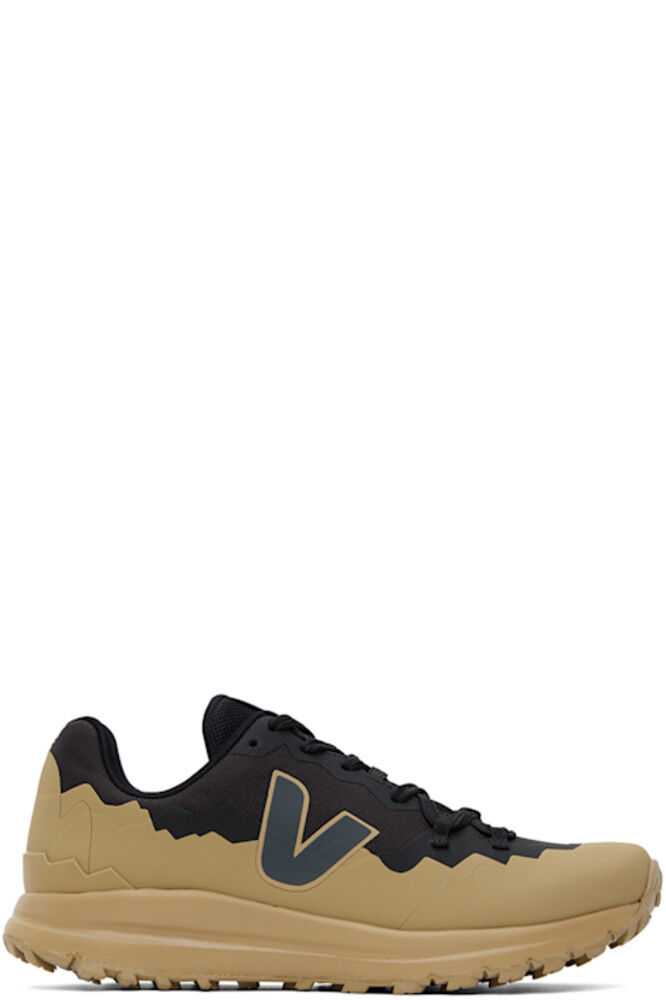 Кроссовки Fitz Roy Trek-Shell черного и бежевого цвета VEJA 
Кроссовки Fitz Roy Trek-Shell черного и бежевого цвета VEJA