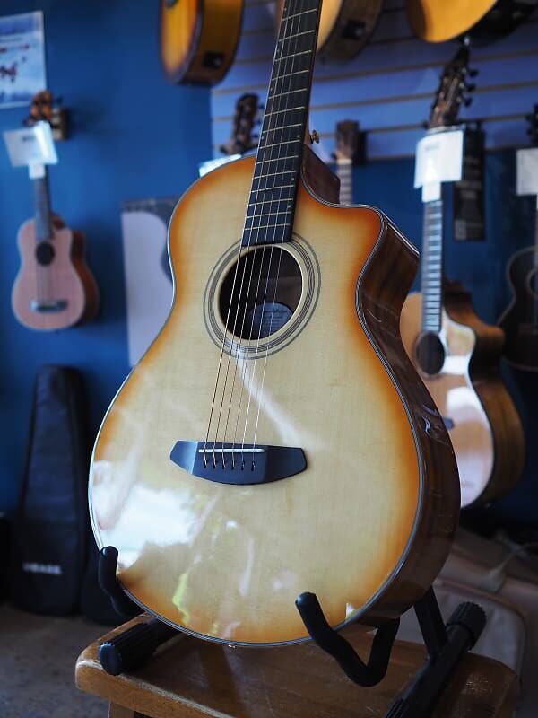 Акустическая гитара Breedlove Concertina Artists CE 2021 - Natural Shadow
Акустическая гитара Breedlove Concertina Artists CE 2021 - Natural Shadow