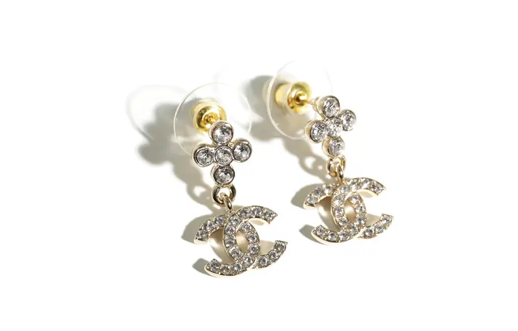 Chanel Женские серьги цвета шампанского с золотом
Chanel Женские серьги цвета шампанского с золотом