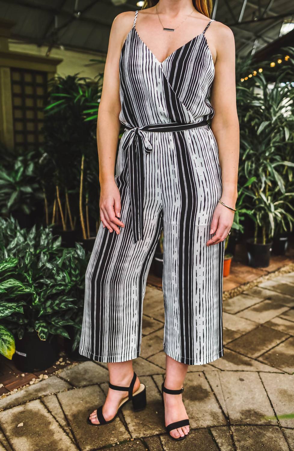 Полосатый джемпер Sakura в полоску цвета слоновой кости и черного цвета Veronica M
Полосатый джемпер Sakura в полоску цвета слоновой кости и черного цвета Veronica M