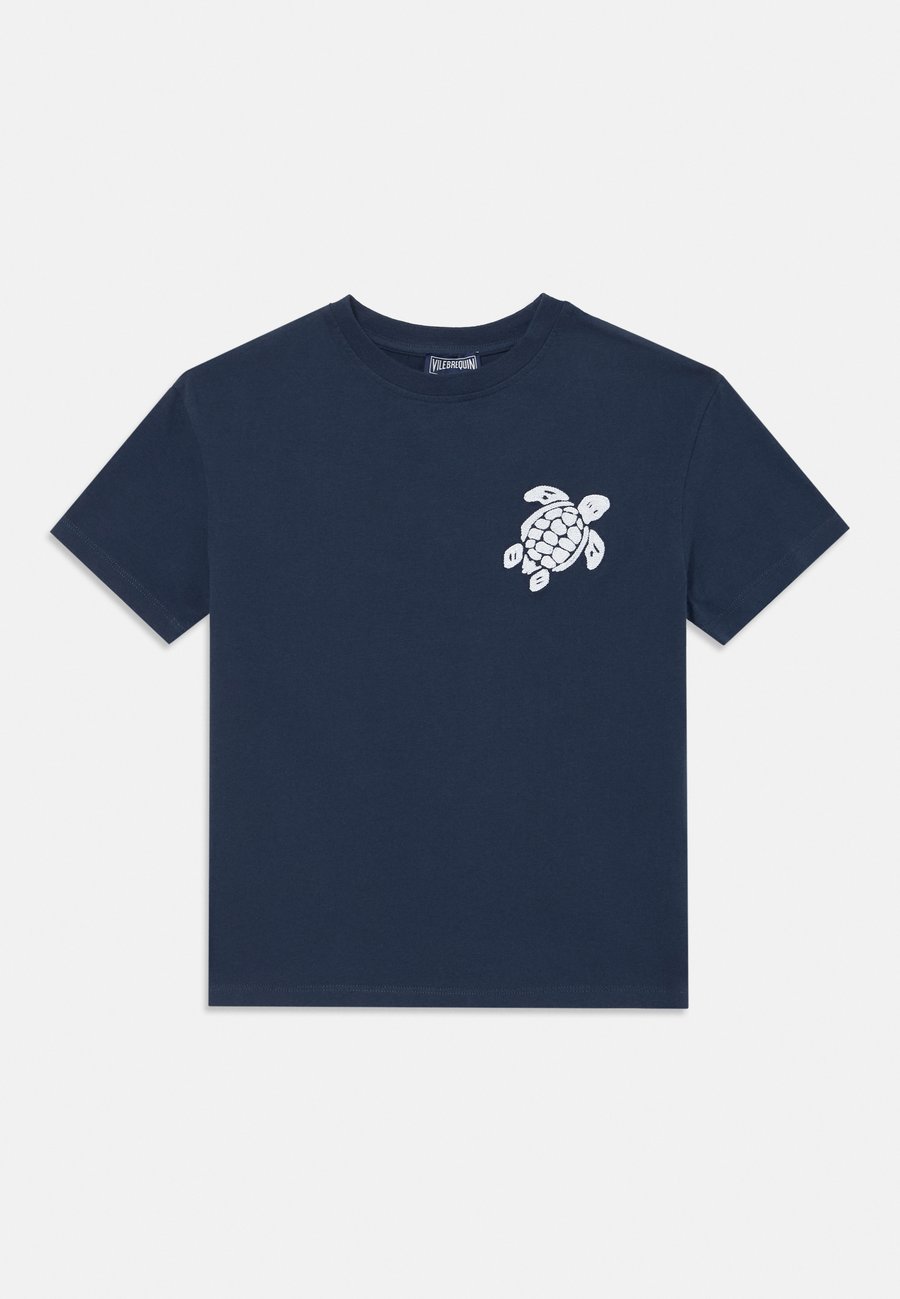 Футболка Vilebrequin GABIN UNISEX, Bleu Marine/Blue, Синий, Футболка Vilebrequin GABIN UNISEX, Bleu Marine/Blue
Футболка Vilebrequin GABIN UNISEX, Bleu Marine/Blue, Синий, Футболка Vilebrequin GABIN UNISEX, Bleu Marine/Blue