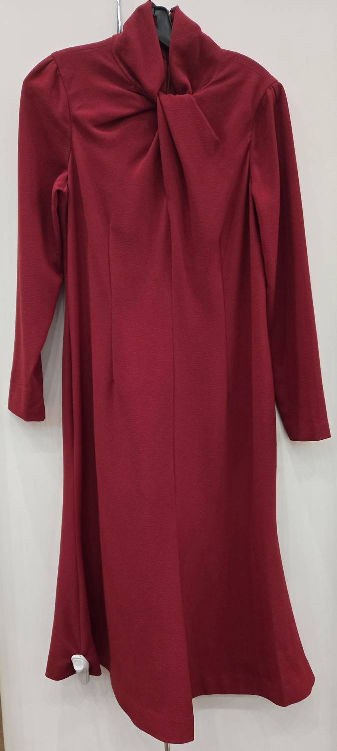 Красное платье с длинными рукавами Teri Jon
Красное платье с длинными рукавами Teri Jon