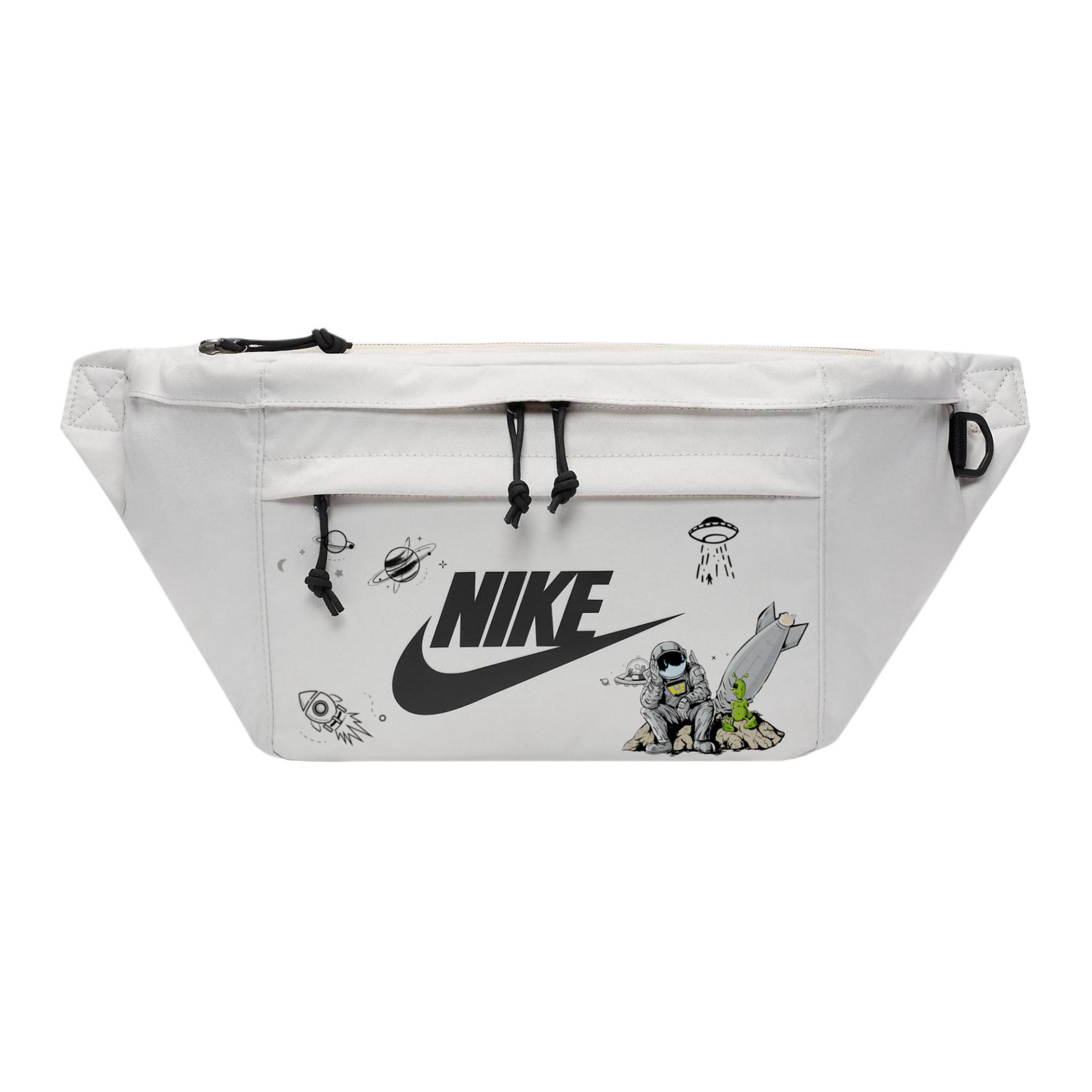 Nike Тканевая поясная сумка через плечо кроссбоди на плечо унисекс светло-бежевая, Astronaut
Nike Тканевая поясная сумка через плечо кроссбоди на плечо унисекс светло-бежевая, Astronaut