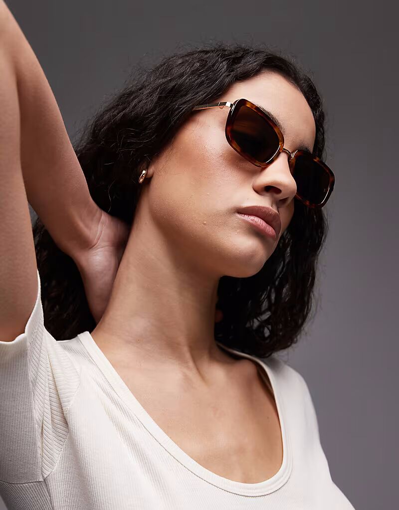 Солнцезащитные очки в металлической оправе из панциря черепахи манго коричневого цвета
Солнцезащитные очки в металлической оправе из панциря черепахи манго коричневого цвета