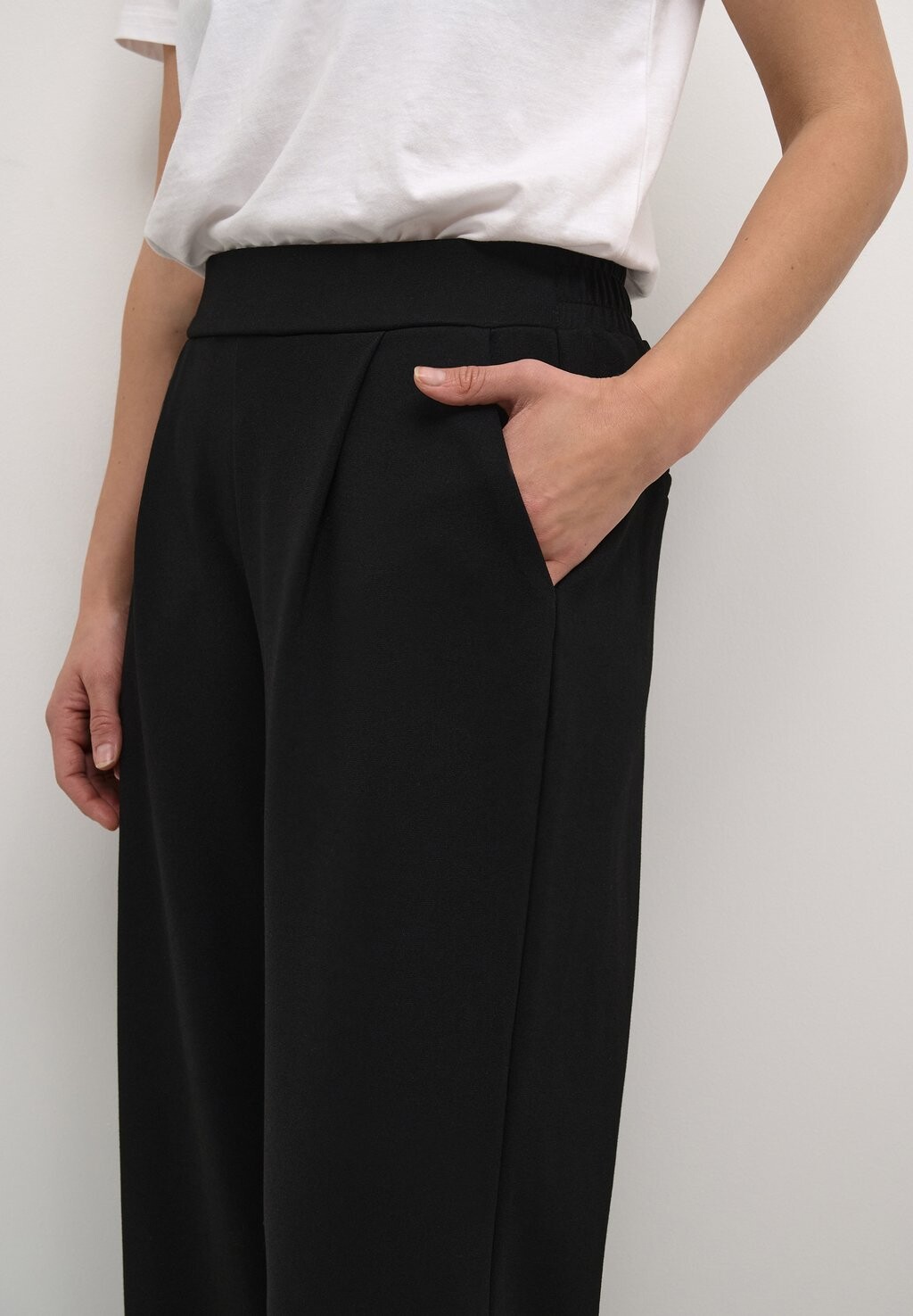 Брюки FREDERIKKE Kaffe, цвет Mottled Black
Брюки FREDERIKKE Kaffe, цвет Mottled Black