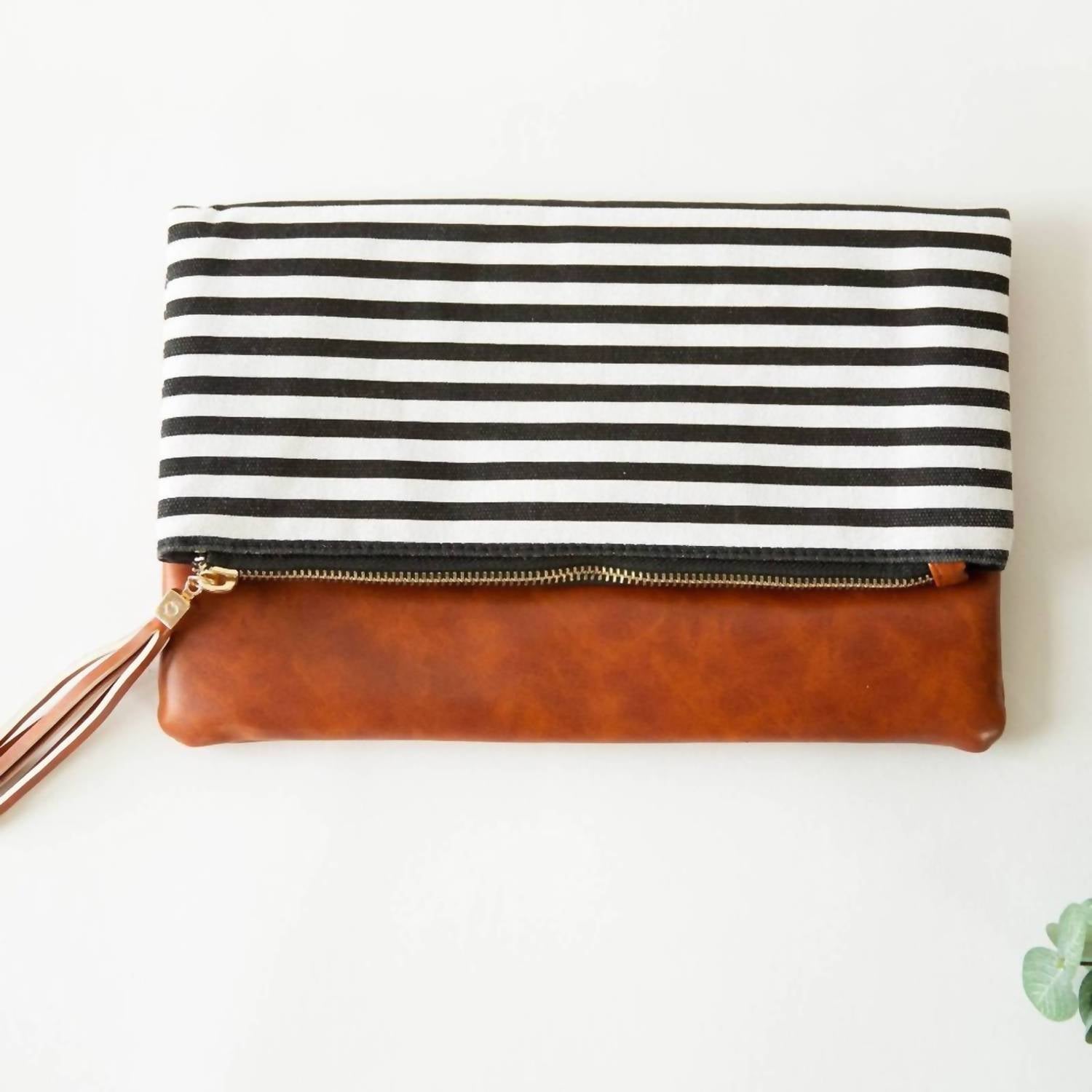 Женский складной клатч цвета коньяка FUNKY MONKEY, цвет cognac, Оранжевый, Женский складной клатч цвета коньяка FUNKY MONKEY, цвет cognac
Женский складной клатч цвета коньяка FUNKY MONKEY, цвет cognac, Оранжевый, Женский складной клатч цвета коньяка FUNKY MONKEY, цвет cognac