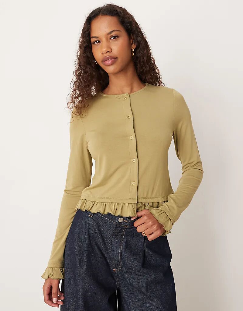 Кардиган ASOS DESIGN на пуговицах с оборкой оливково-зеленого цвета
Кардиган ASOS DESIGN на пуговицах с оборкой оливково-зеленого цвета