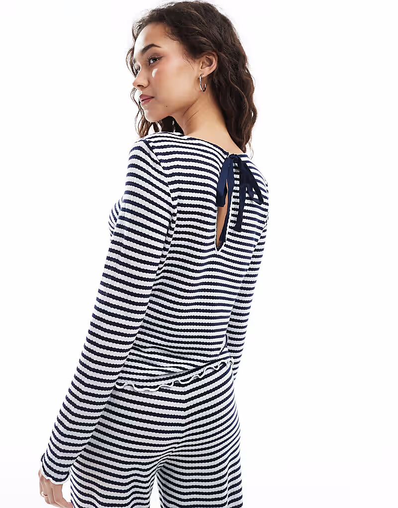 Джерси с длинными рукавами и отделкой в рубчик, комплект в тёмно-синюю полоску
Джерси с длинными рукавами и отделкой в рубчик, комплект в тёмно-синюю полоску