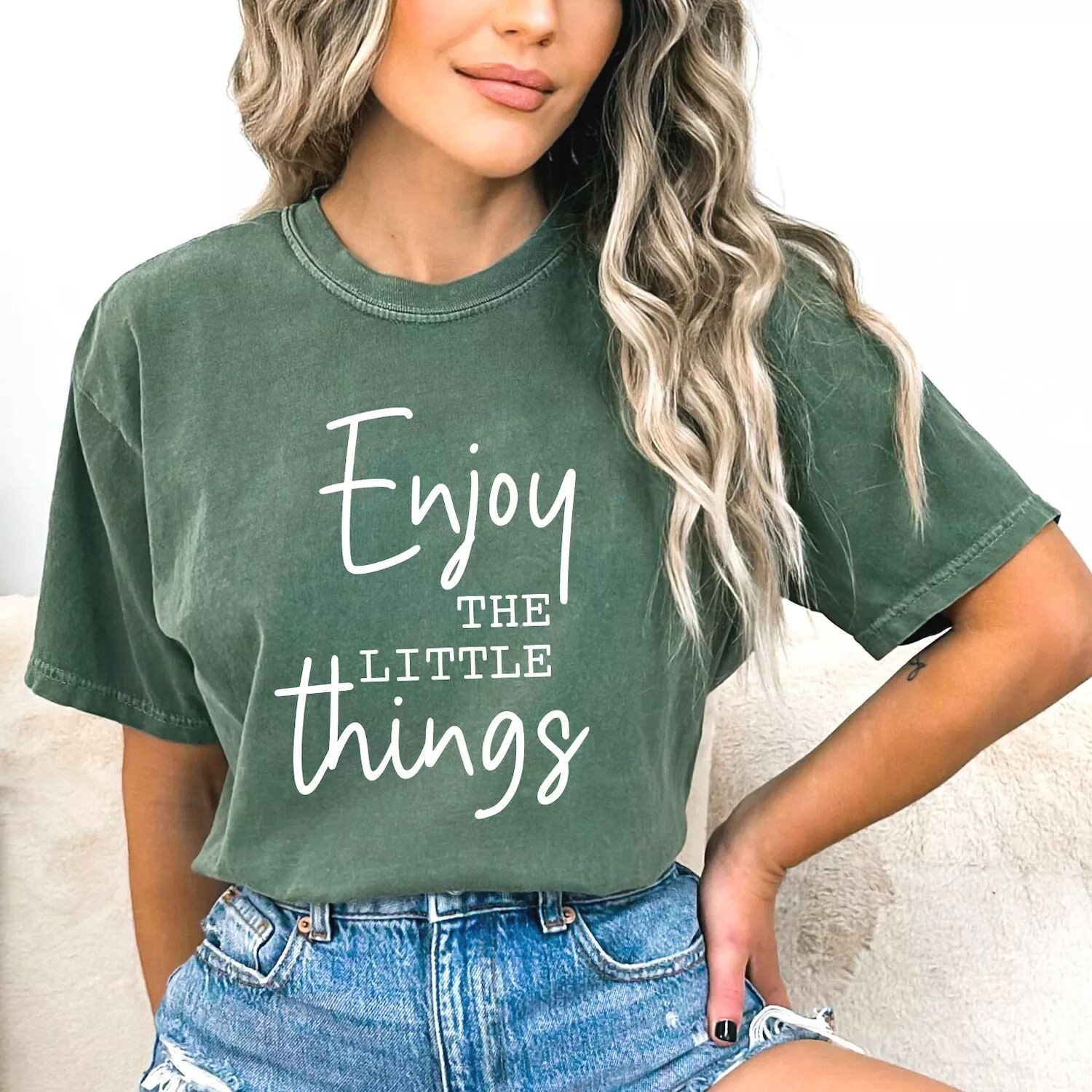 Футболки Enjoy The Little Things Script, окрашенные в готовой одежде Simply Sage Market
Футболки Enjoy The Little Things Script, окрашенные в готовой одежде Simply Sage Market