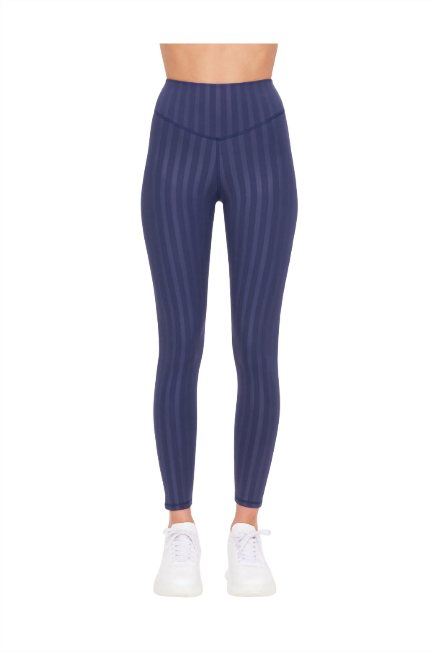 Wilde High Rise 25In Midi Pant In Navy - Уайлд завышенные миди-брюки 25 дюймов в темно-синем цвете THE UPSIDE
Wilde High Rise 25In Midi Pant In Navy - Уайлд завышенные миди-брюки 25 дюймов в темно-синем цвете THE UPSIDE