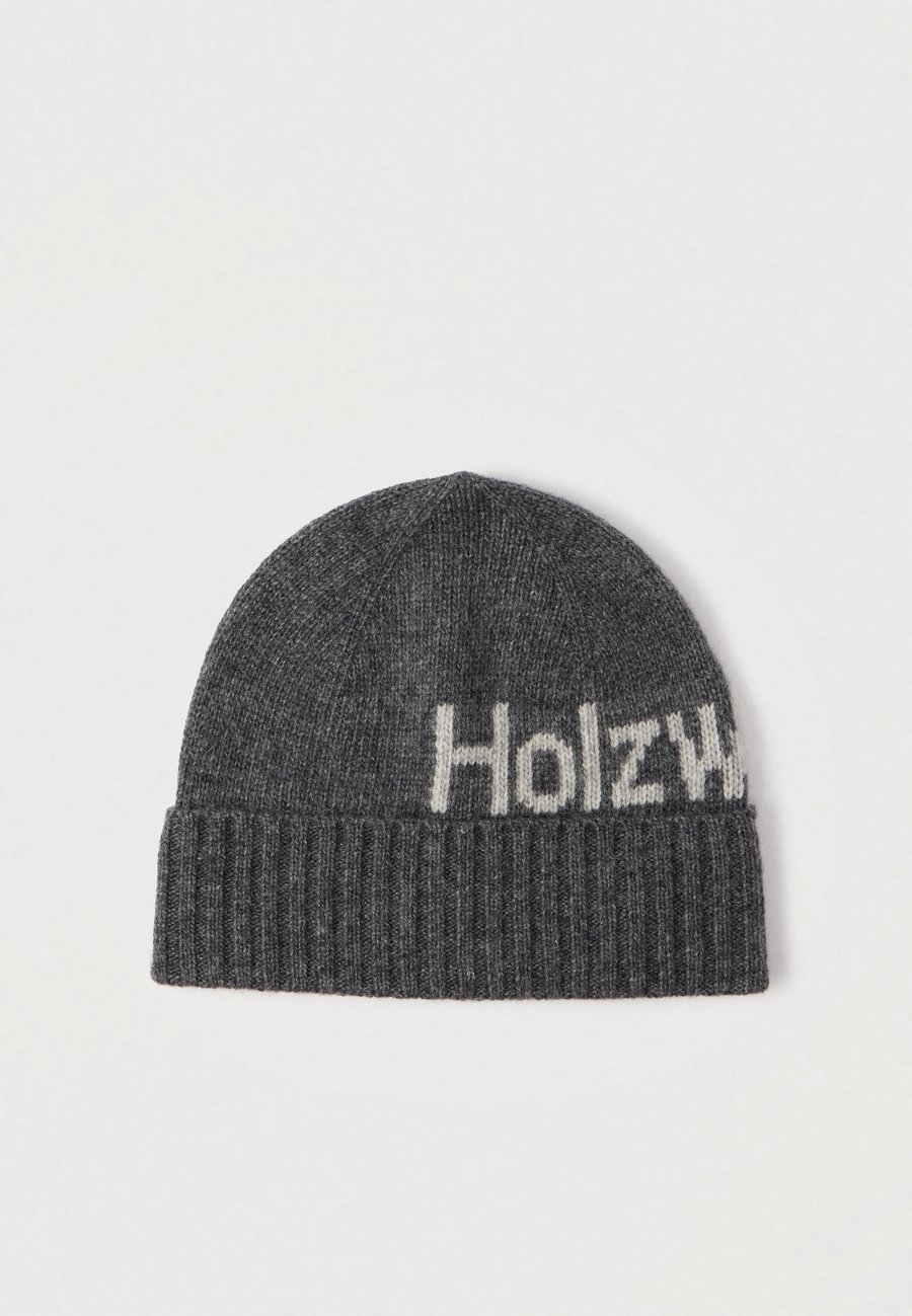 Шапка Holzweiler HAZA LOGO BEANIE UNISEX, Grey
Шапка Holzweiler HAZA LOGO BEANIE UNISEX, Grey