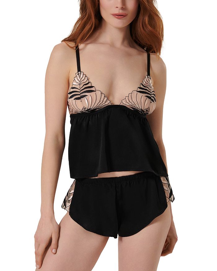 Катерин Люкс Сатиновый комплект: топ и шорты Bluebella, черный
Катерин Люкс Сатиновый комплект: топ и шорты Bluebella, черный