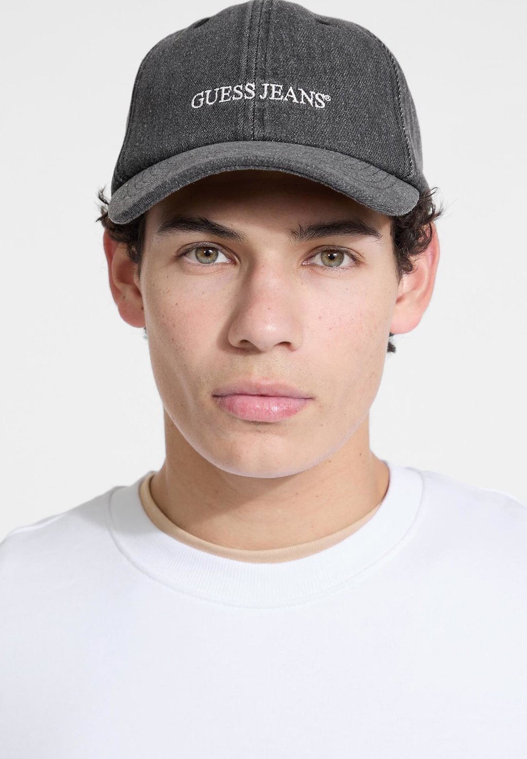 Бейсболка Guess Jeans, темно-серый
Бейсболка Guess Jeans, темно-серый