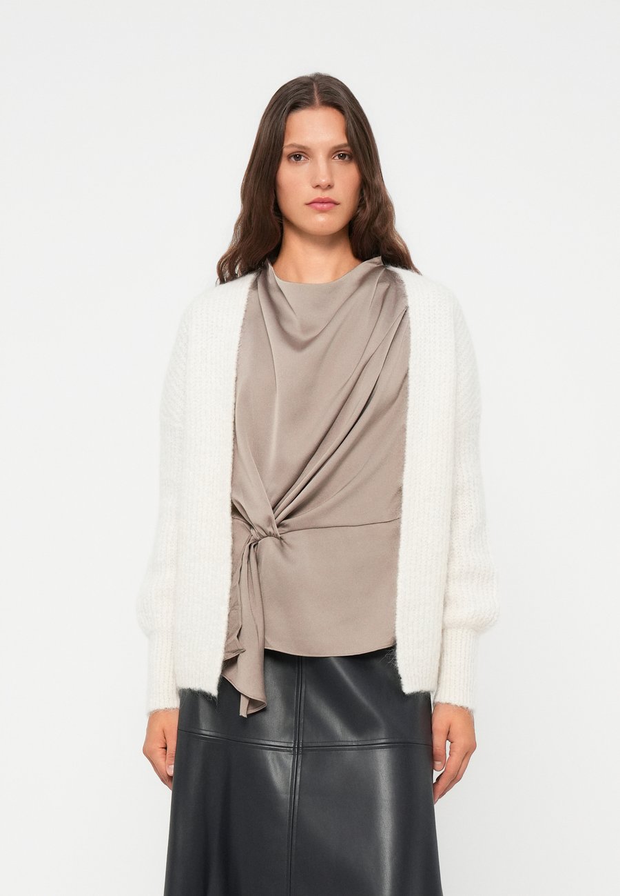 Кардиган Bruuns Bazaar SYRINGABBZALLIE, Snow White/White
Кардиган Bruuns Bazaar SYRINGABBZALLIE, Snow White/White