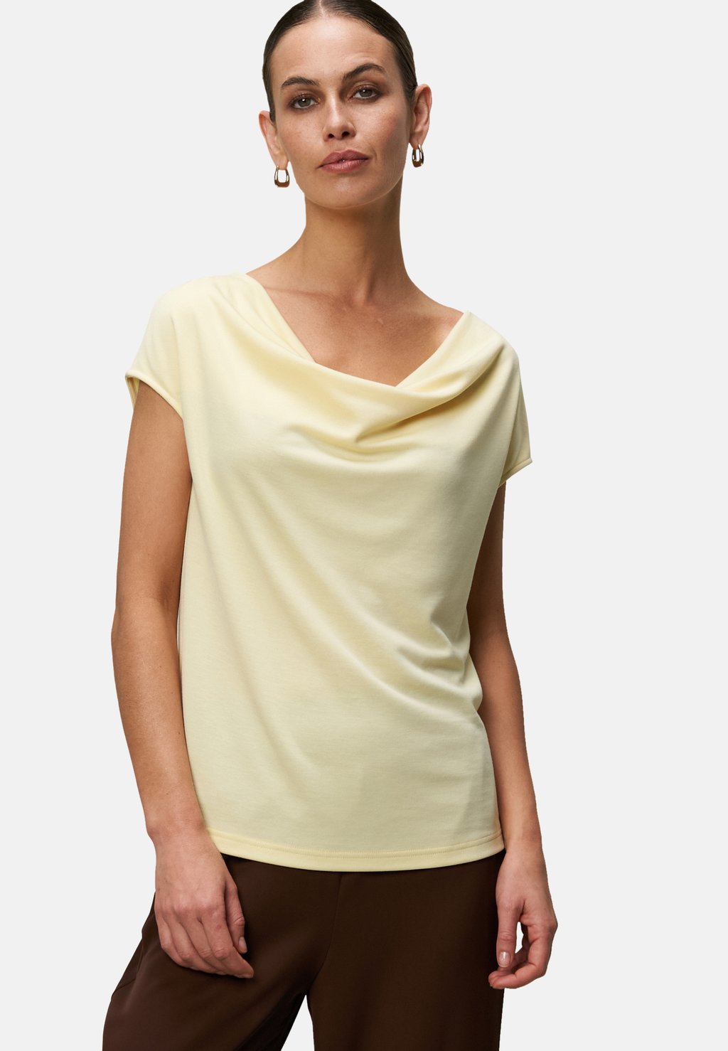 Футболка с принтом MIT WASSERFALLAUSSCHNITT zero, желтый
Футболка с принтом MIT WASSERFALLAUSSCHNITT zero, желтый