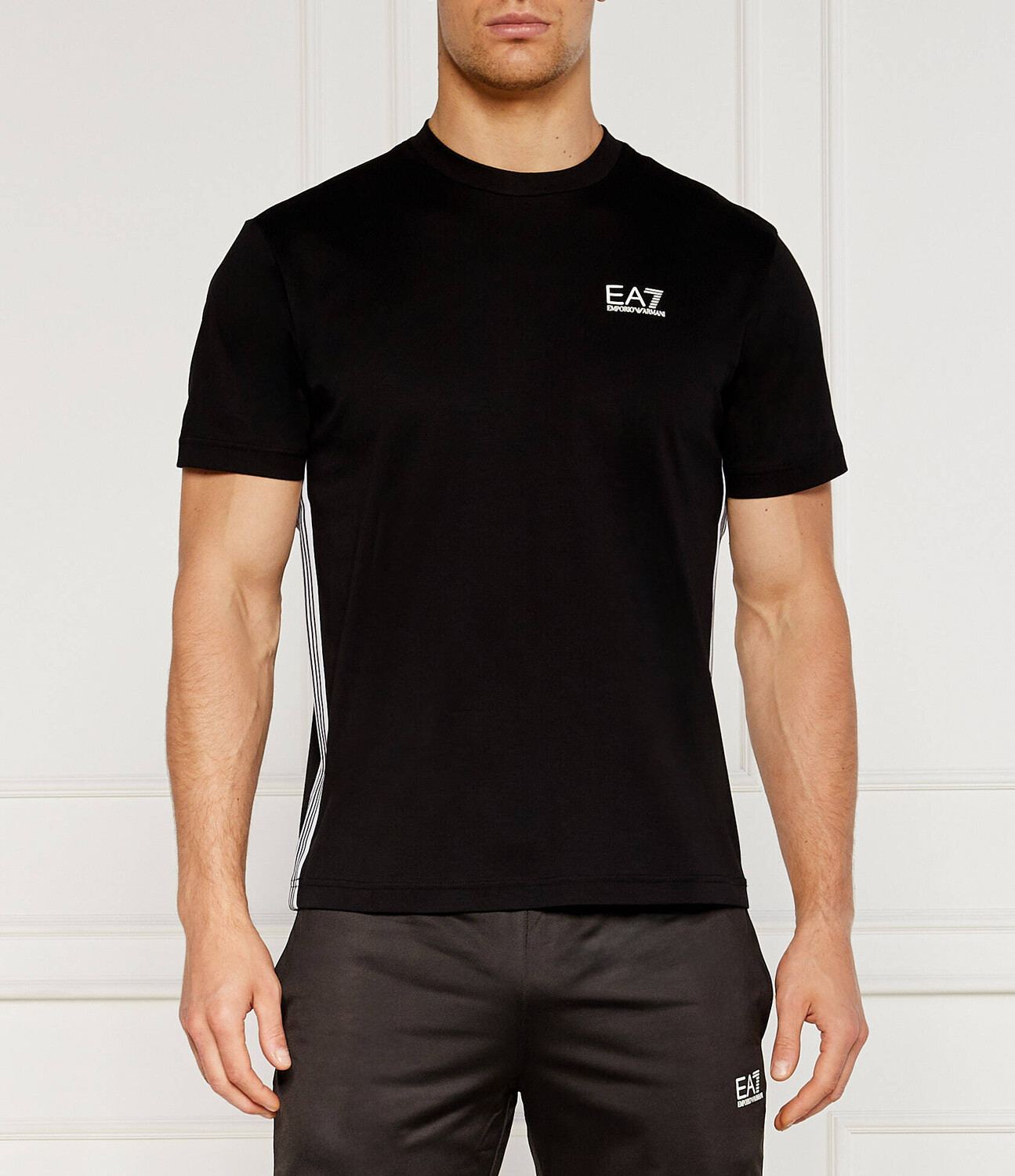 Футболка EA7 Regular Fit, черный
Футболка EA7 Regular Fit, черный