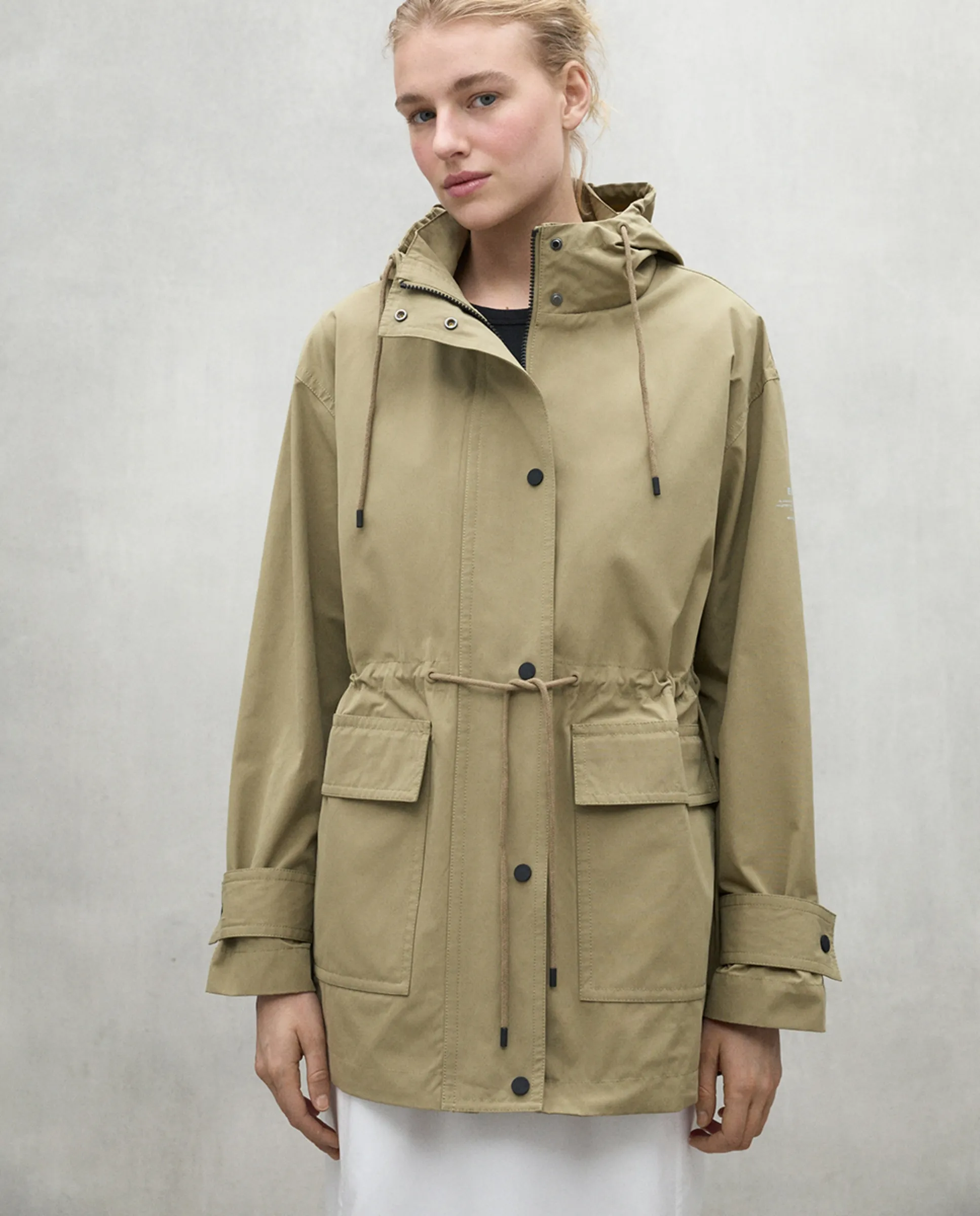 Женская парка с передними карманами и классическим кроем Ecoalf, военный зеленый
Женская парка с передними карманами и классическим кроем Ecoalf, военный зеленый