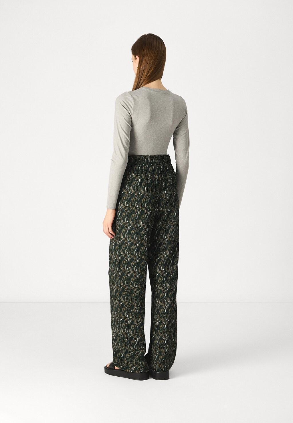 Тканевые брюки ONLNANCY WIDE PANT ONLY, темно-зеленый
Тканевые брюки ONLNANCY WIDE PANT ONLY, темно-зеленый