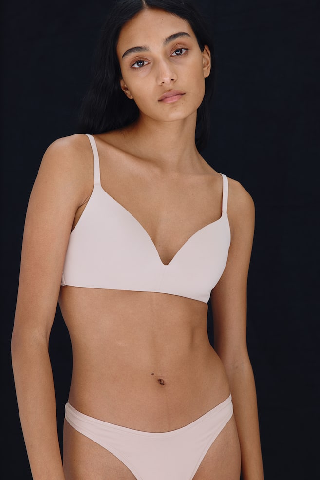 Бюстгальтер из микрофибры с подушечками без косточек H&M, розовый
Бюстгальтер из микрофибры с подушечками без косточек H&M, розовый