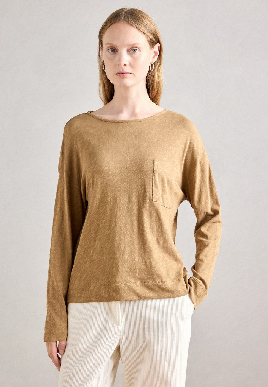 Топ Marc O'Polo LONG SLEEVE CHEST POCKET, Pure Sand/Sand
Топ Marc O'Polo LONG SLEEVE CHEST POCKET, Pure Sand/Sand