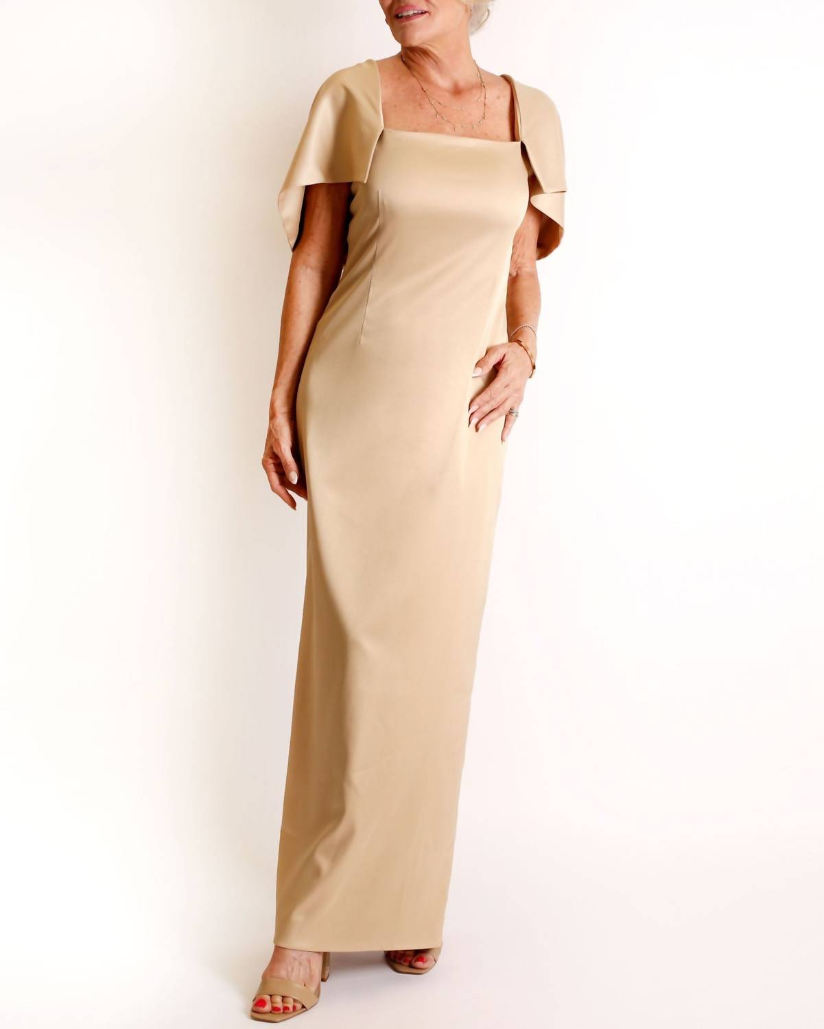 Платье Flora в шампань из peau de soie Camilyn Beth, Champagne Peau De Soie
Платье Flora в шампань из peau de soie Camilyn Beth, Champagne Peau De Soie