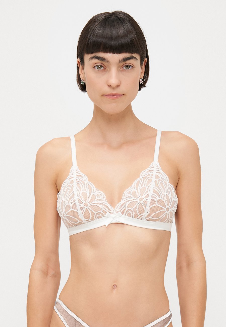 Бюстгальтер Agent Provocateur NELLE SOFT CUP BRA , White
Бюстгальтер Agent Provocateur NELLE SOFT CUP BRA , White