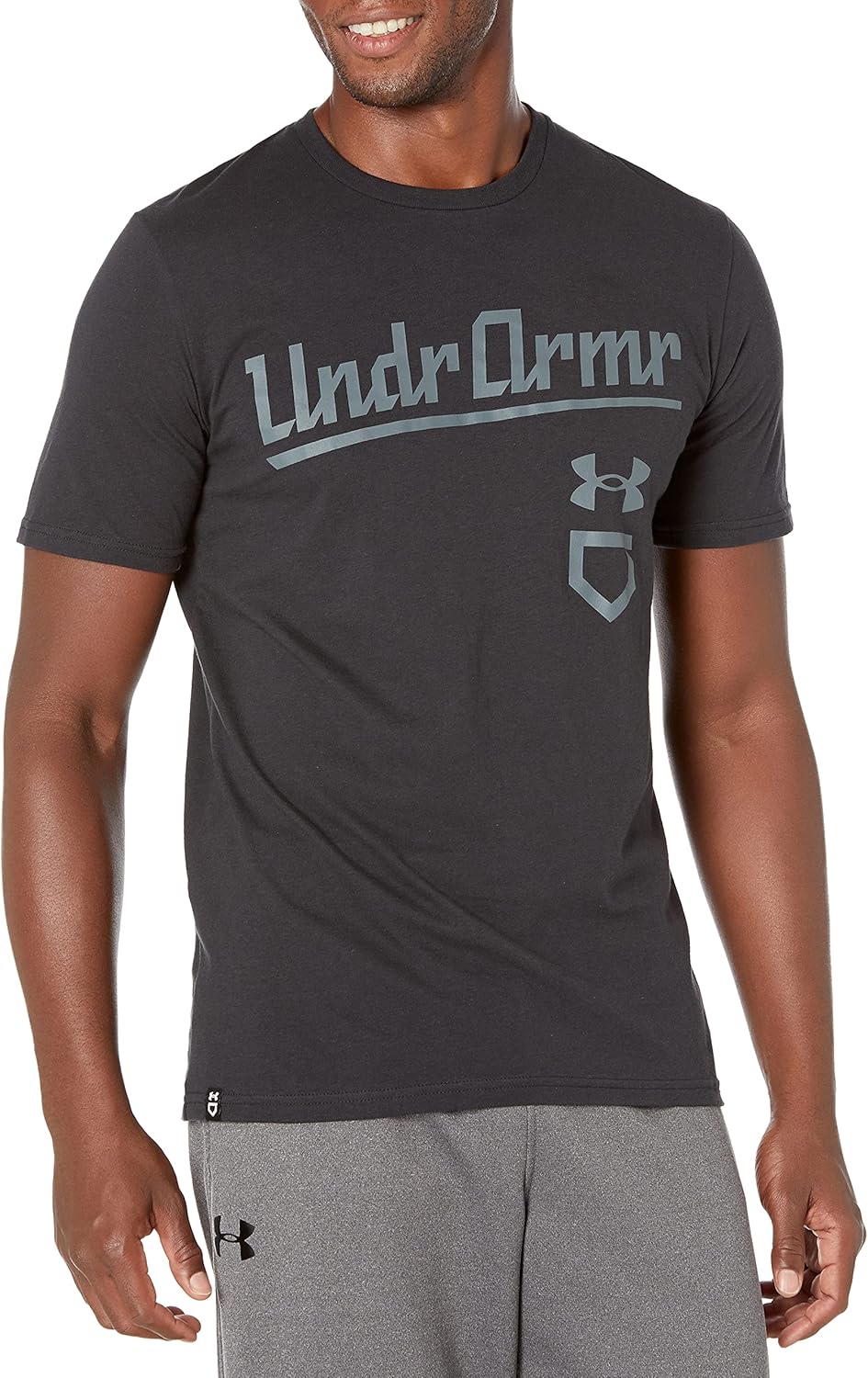 Мужская бейсбольная футболка Under Armour с надписью Script, Black (001)/Mod Gray, Черный, Мужская бейсбольная футболка Under Armour с надписью Script, Black (001)/Mod Gray
Мужская бейсбольная футболка Under Armour с надписью Script, Black (001)/Mod Gray, Черный, Мужская бейсбольная футболка Under Armour с надписью Script, Black (001)/Mod Gray