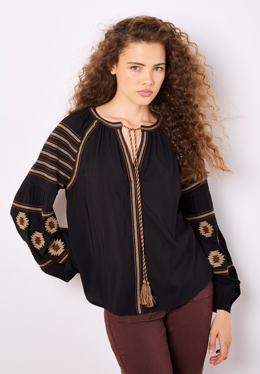 Блуза Apricot AZTEC EMBROIDERED , Black
Блуза Apricot AZTEC EMBROIDERED , Black