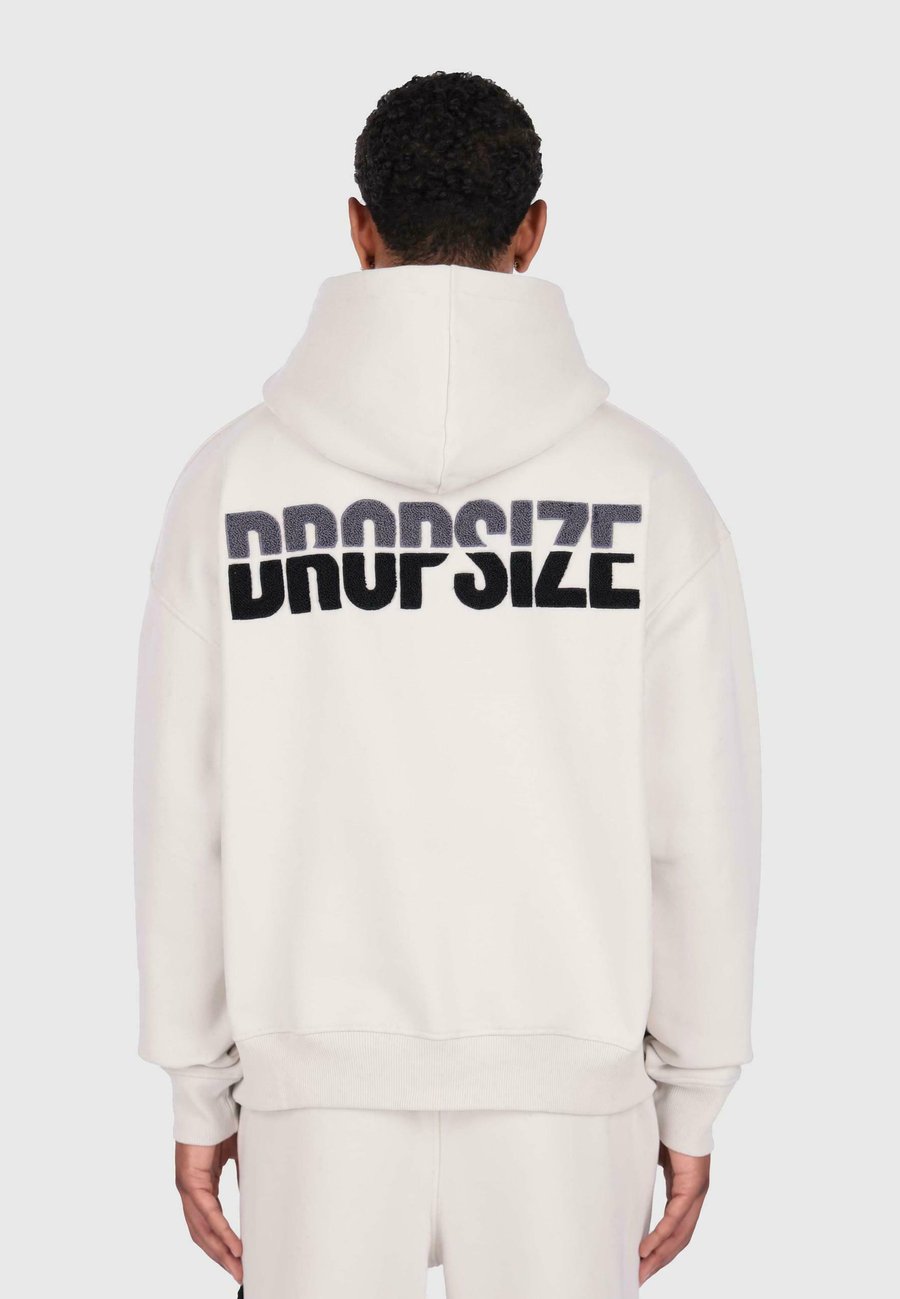 Худи Dropsize SPLIT FROTTEE EMBO, Clear Grey/Grey, Серый, Худи Dropsize SPLIT FROTTEE EMBO, Clear Grey/Grey
Худи Dropsize SPLIT FROTTEE EMBO, Clear Grey/Grey, Серый, Худи Dropsize SPLIT FROTTEE EMBO, Clear Grey/Grey