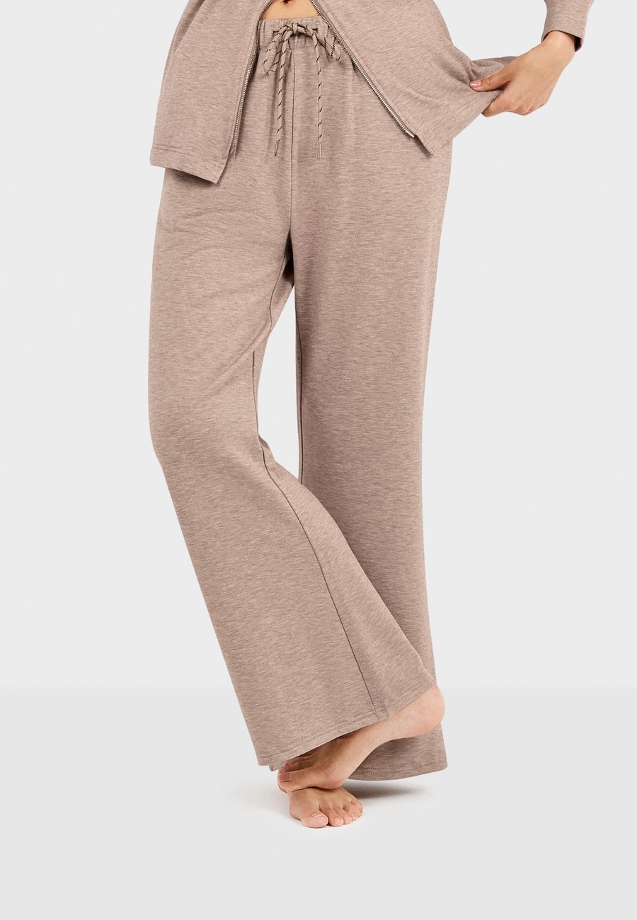 Пижамные брюки Gisela JOGGING , Taupe
Пижамные брюки Gisela JOGGING , Taupe