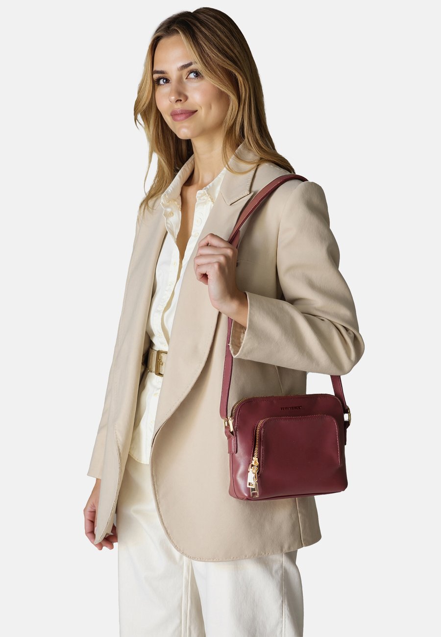 Сумка кросс-боди Vivisence Cross body bag, Burgundy/Bordeaux
Сумка кросс-боди Vivisence Cross body bag, Burgundy/Bordeaux