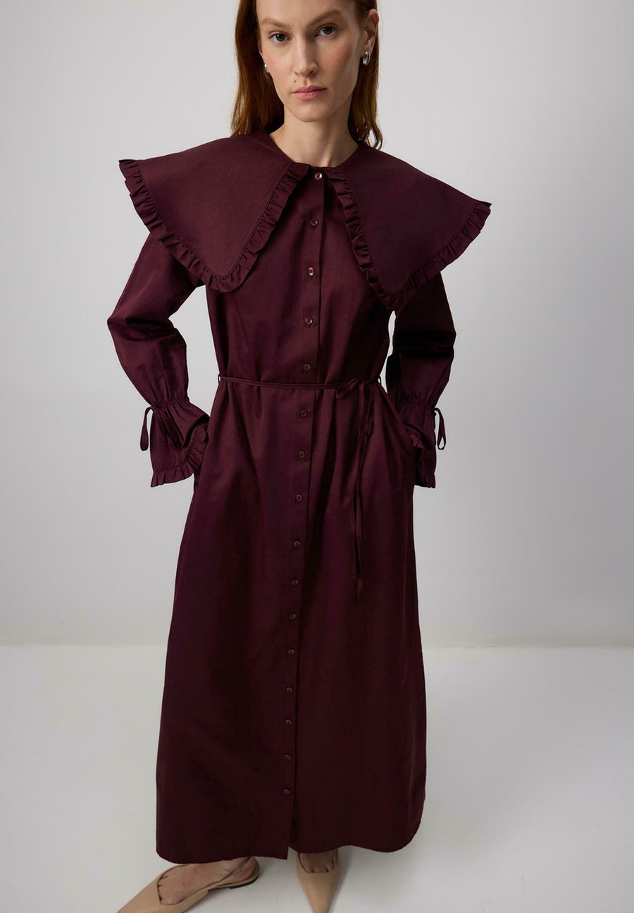 Платье Touché Privé RUFFLED WIDE COLLAR, Plum/Dark Purple
Платье Touché Privé RUFFLED WIDE COLLAR, Plum/Dark Purple