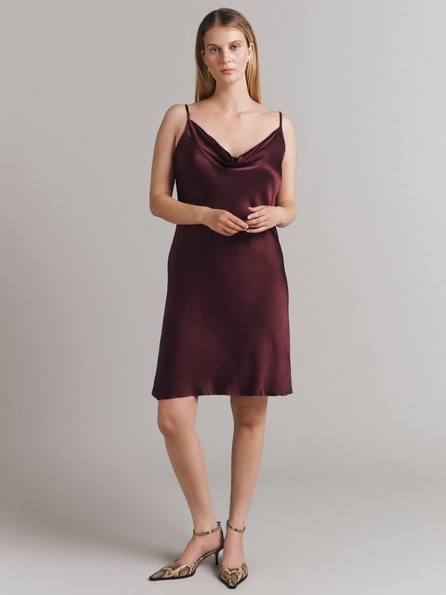 Атласное мини-платье-комбинация с капюшоном цвета орехового дерева Ghost, цвет Wine
Атласное мини-платье-комбинация с капюшоном цвета орехового дерева Ghost, цвет Wine