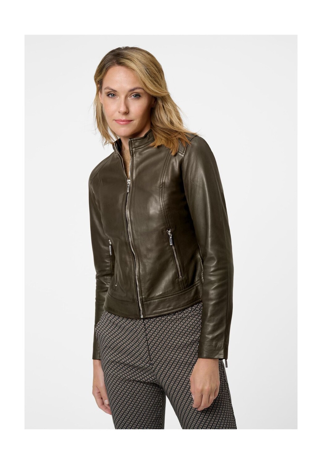 Женская кожаная куртка Ciara, базовая кожаная куртка из маслянисто-мягкой кожи ягненка RICANO, цвет Oliv
Женская кожаная куртка Ciara, базовая кожаная куртка из маслянисто-мягкой кожи ягненка RICANO, цвет Oliv