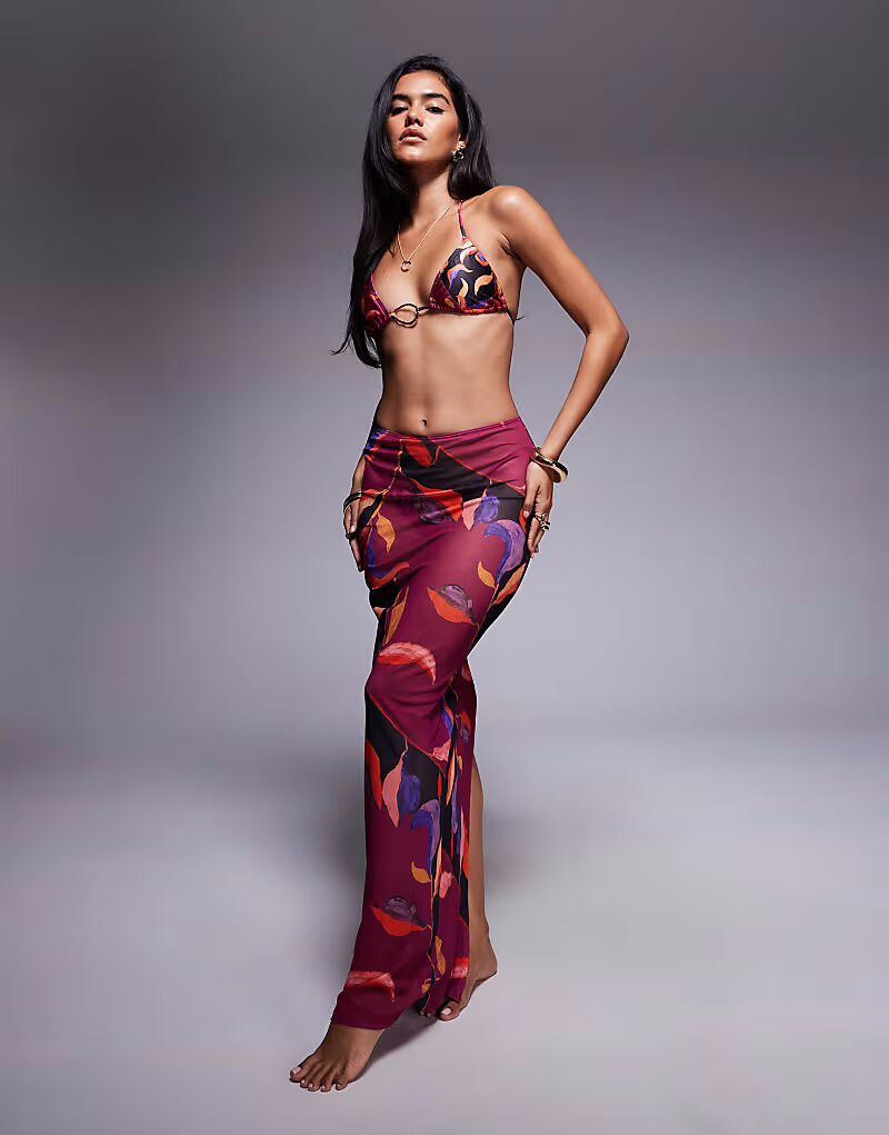 Пляжная юбка макси с абстрактным принтом из сетки South Beach в цвете маджента
Пляжная юбка макси с абстрактным принтом из сетки South Beach в цвете маджента