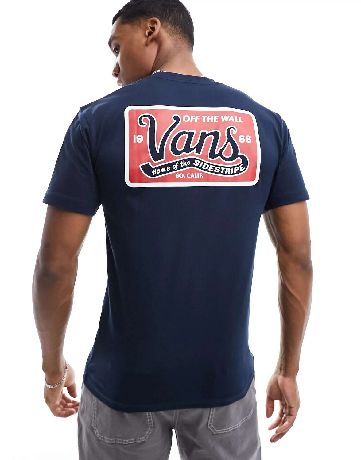 Темно-синяя футболка с полосками по бокам и принтом на спине Vans home of, Синий, Темно-синяя футболка с полосками по бокам и принтом на спине Vans home of
Темно-синяя футболка с полосками по бокам и принтом на спине Vans home of, Синий, Темно-синяя футболка с полосками по бокам и принтом на спине Vans home of