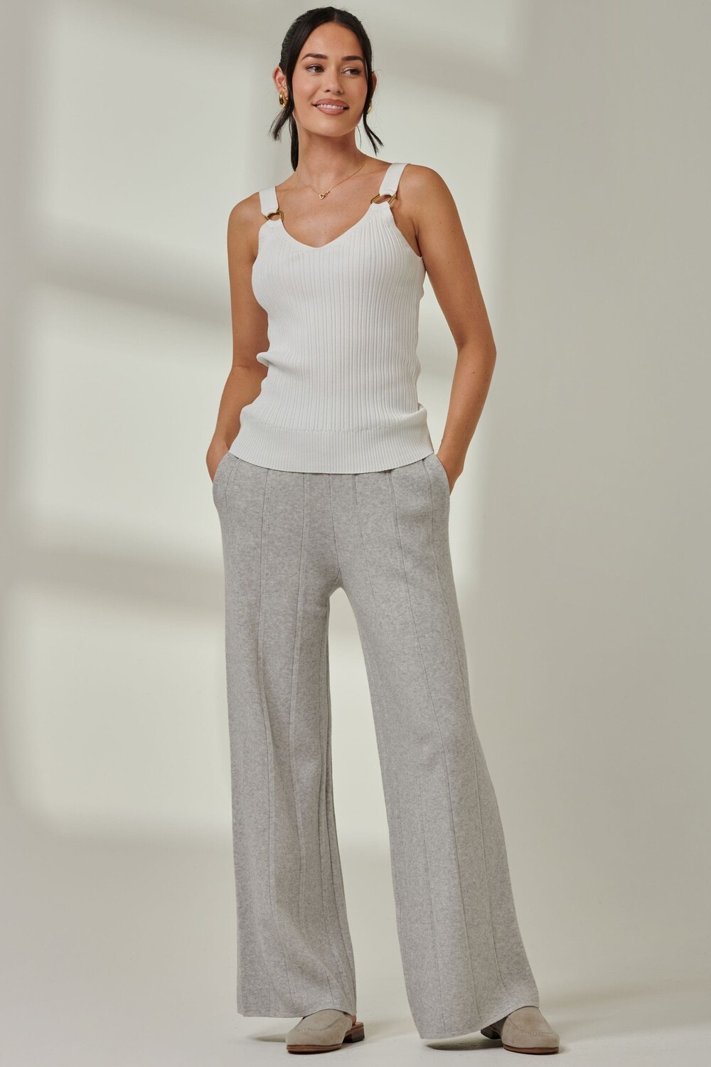 Расклешенные брюки из рубчатого трикотажа Jolie Moi, серый
Расклешенные брюки из рубчатого трикотажа Jolie Moi, серый