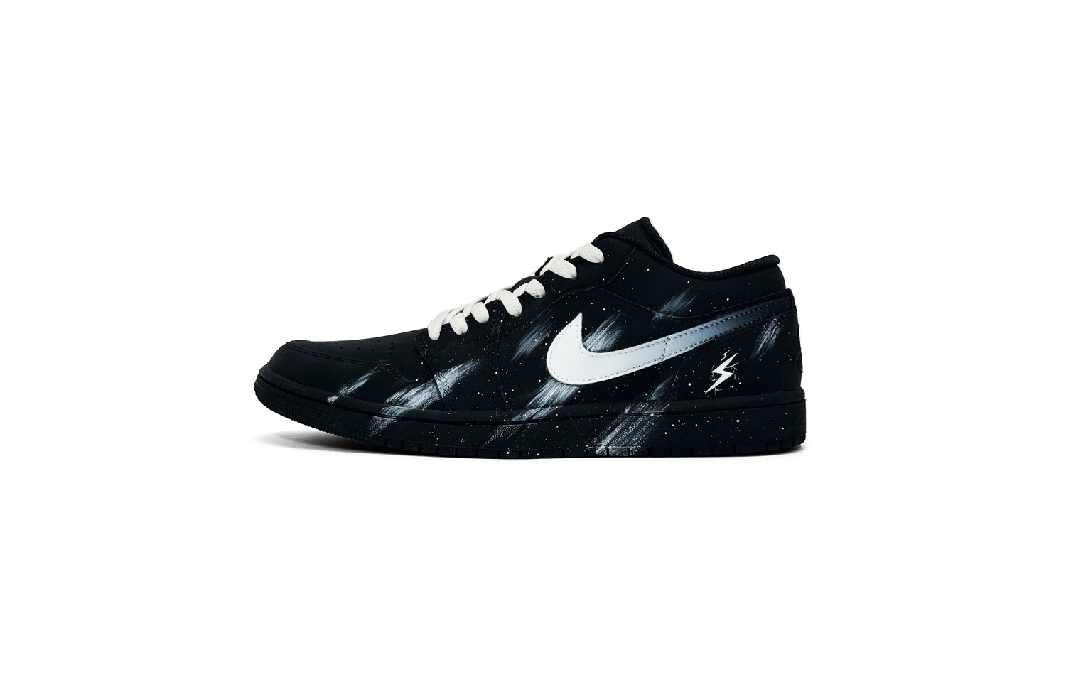 Jordan Air 1 Abrasion Resistant Low top Vintage Basketball Shoes Men's Black White
Jordan Air 1 Abrasion Resistant Low top Vintage Basketball Shoes Men's Black White