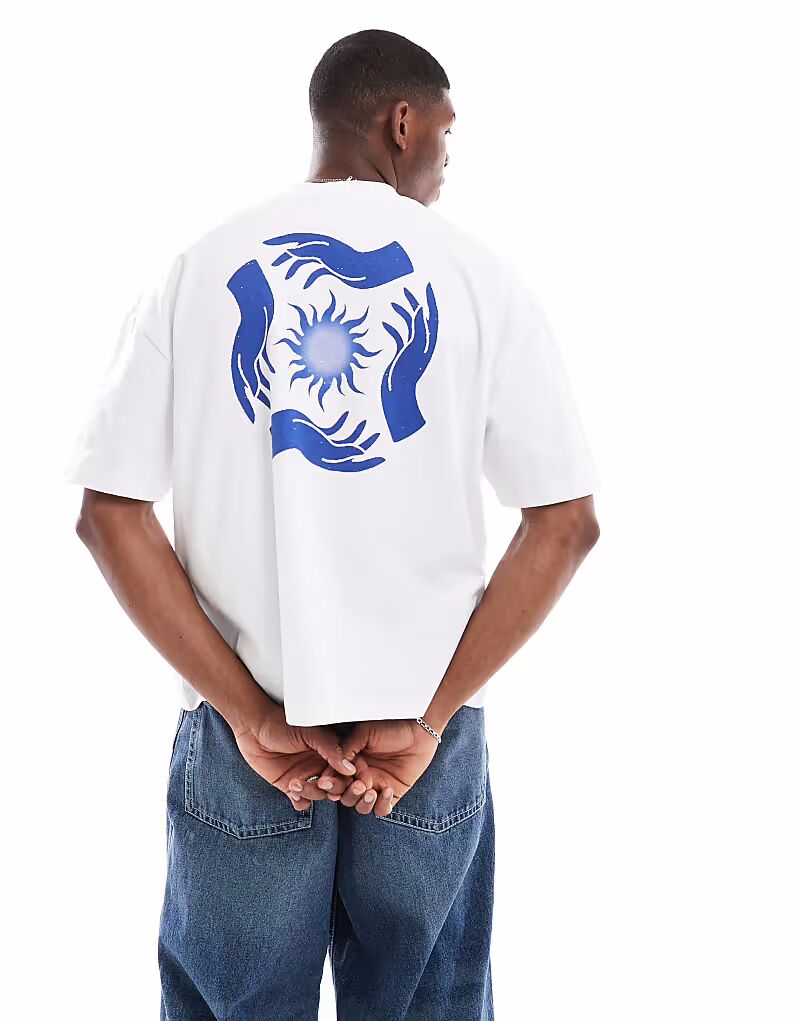 Футболка свободного кроя ASOS DESIGN oversize с заниженной линией плеч и небесным принтом белого цвета
Футболка свободного кроя ASOS DESIGN oversize с заниженной линией плеч и небесным принтом белого цвета