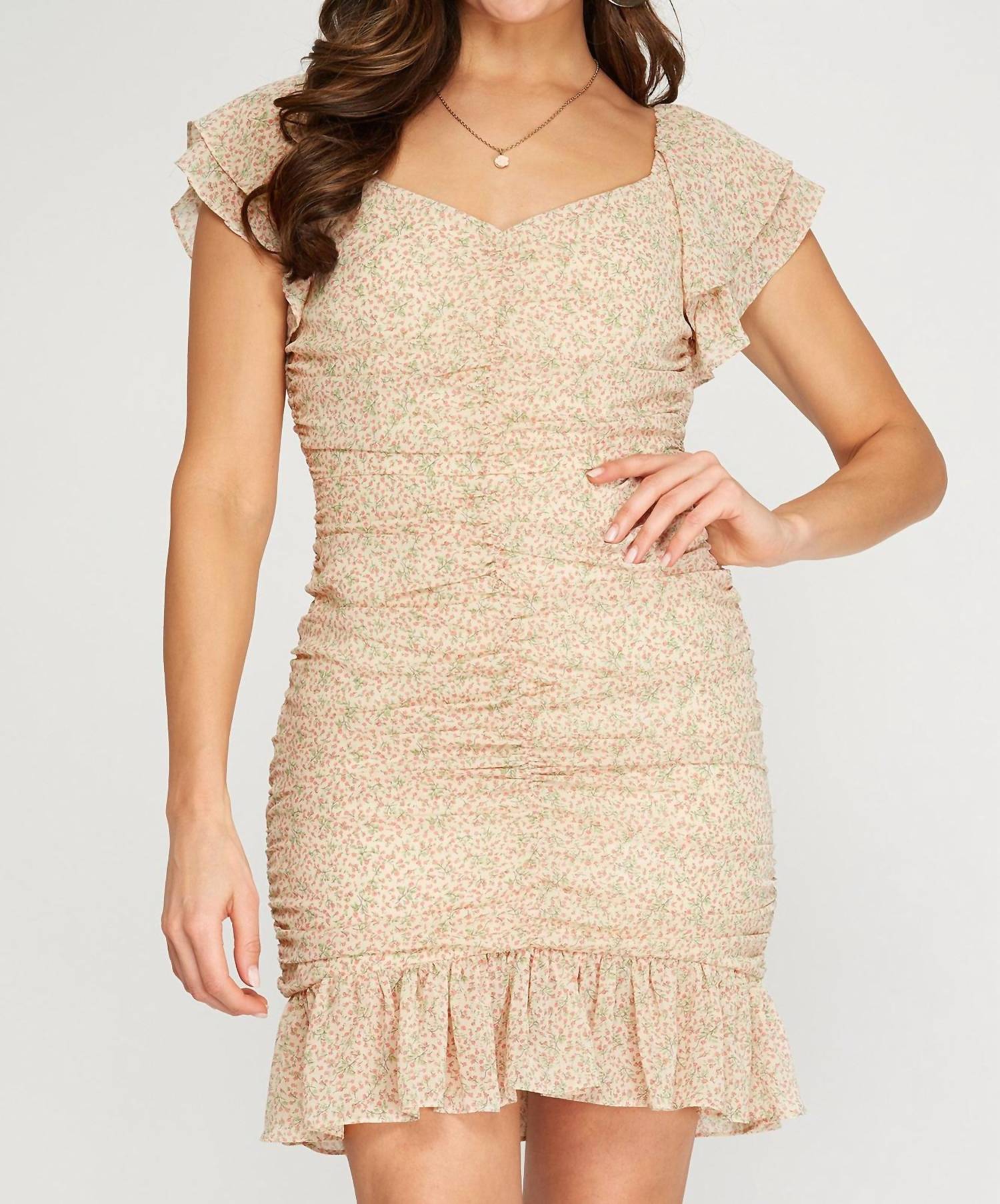 Мини-платье ванильного цвета со сборками и цветочным принтом SHE + SKY, цвет vanilla
Мини-платье ванильного цвета со сборками и цветочным принтом SHE + SKY, цвет vanilla