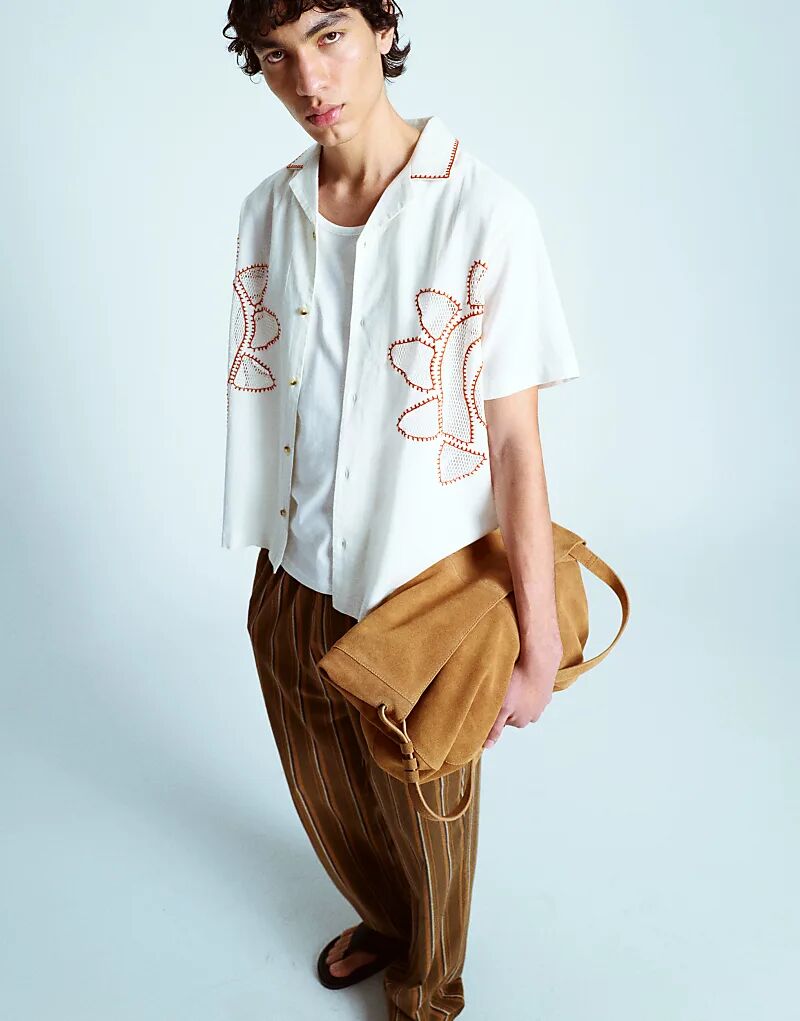 Белая рубашка Topman с короткими рукавами и принтом солнца, связанная крючком
Белая рубашка Topman с короткими рукавами и принтом солнца, связанная крючком