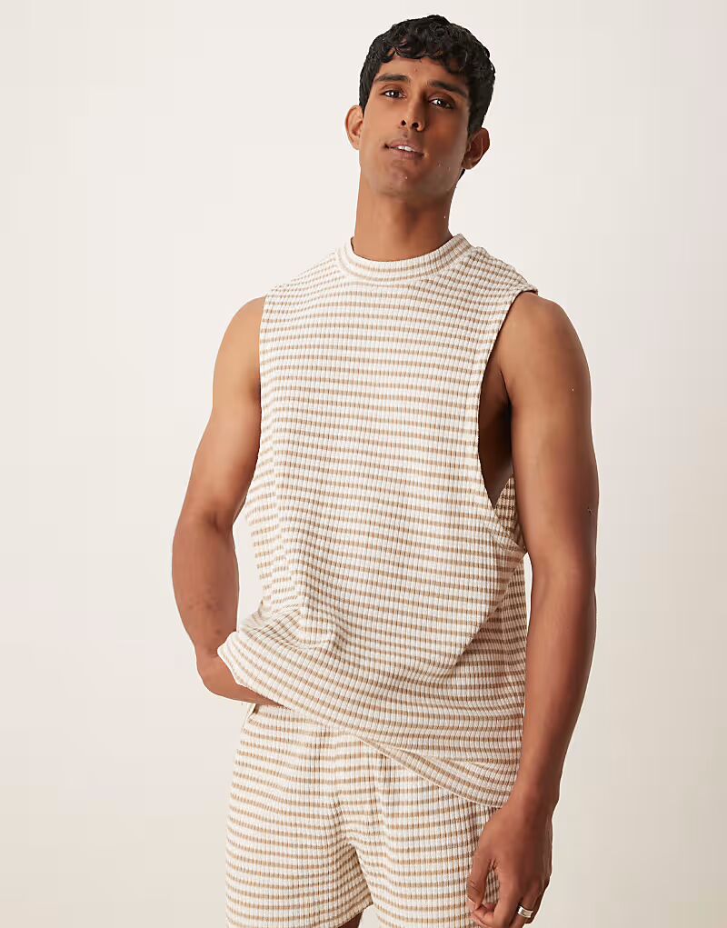 Свободная майка ASOS DESIGN из плотной ткани плотностью 350 г/м² с нейтральными полосками в рубчик
Свободная майка ASOS DESIGN из плотной ткани плотностью 350 г/м² с нейтральными полосками в рубчик